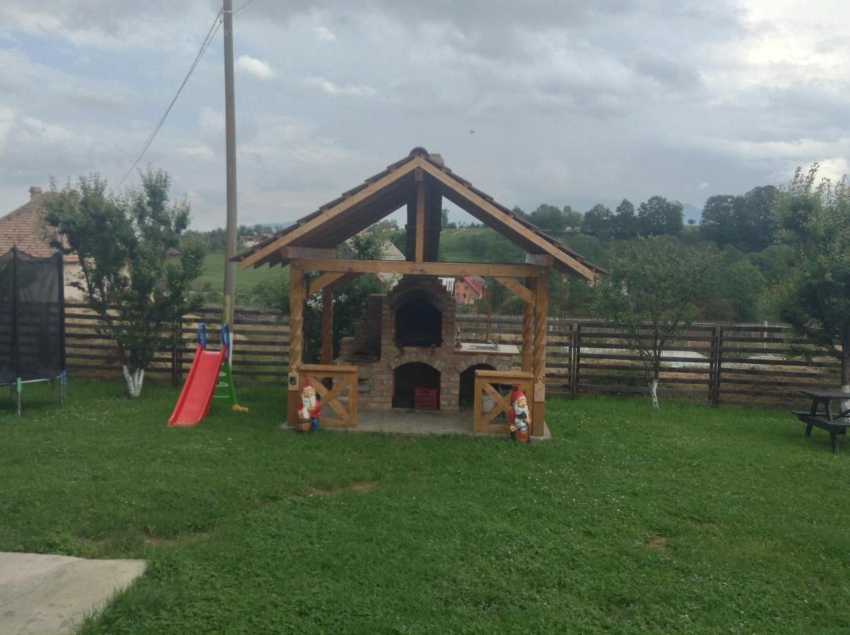Elder Villa Bran  Buitenkant foto