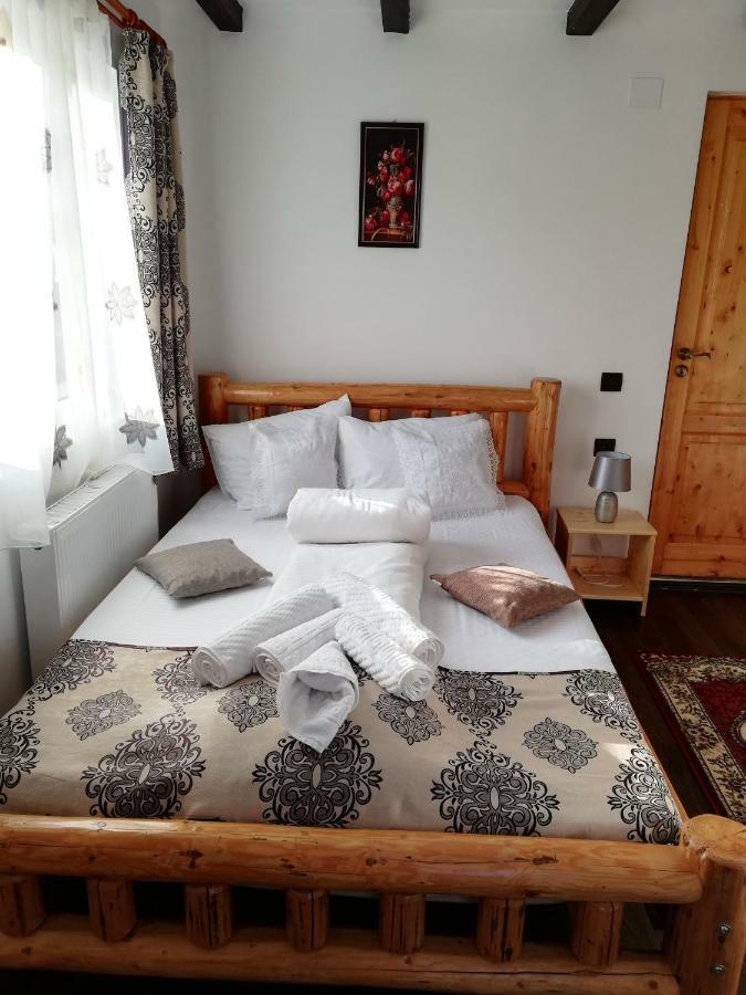 Elder Villa Bran  Buitenkant foto