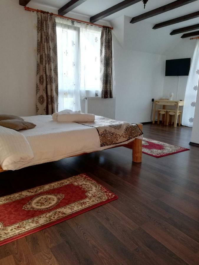 Elder Villa Bran  Buitenkant foto