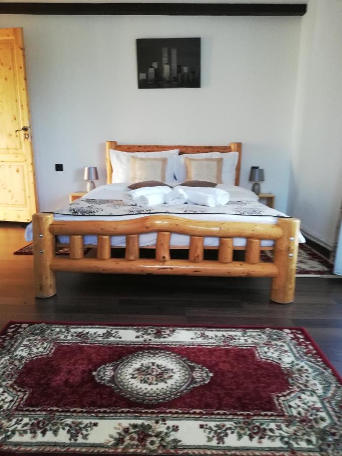 Elder Villa Bran  Buitenkant foto