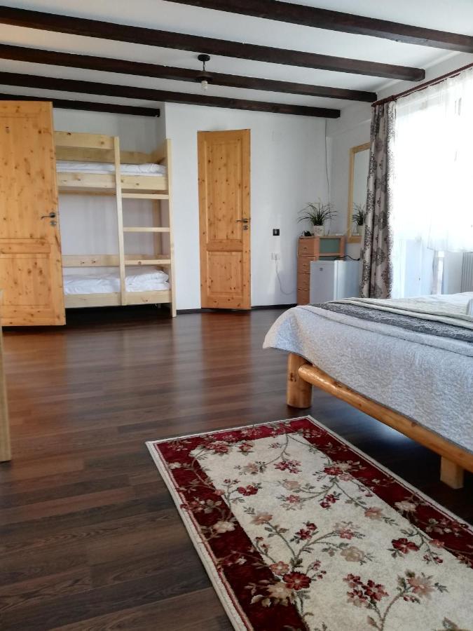 Elder Villa Bran  Buitenkant foto