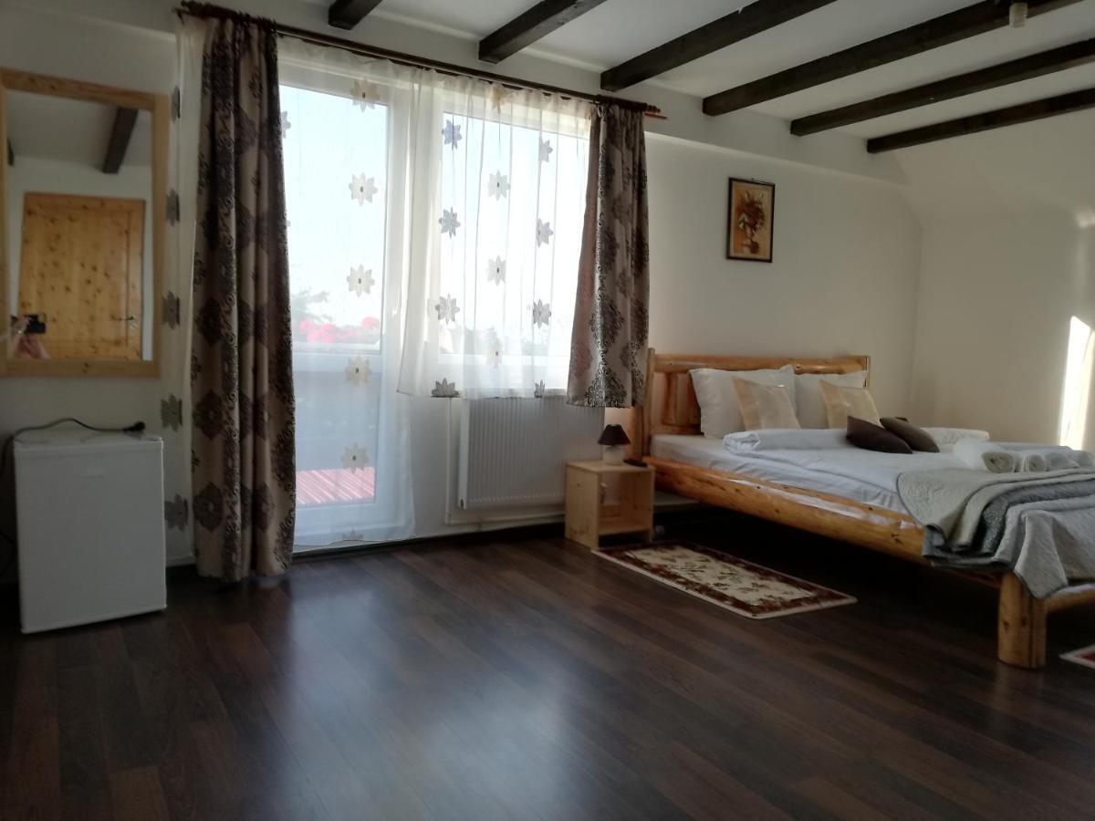 Elder Villa Bran  Buitenkant foto